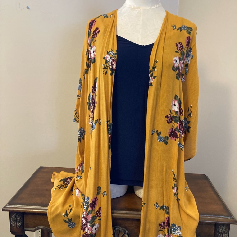 K Jordan gold and floral kimono, size L. - Picture 5 of 10